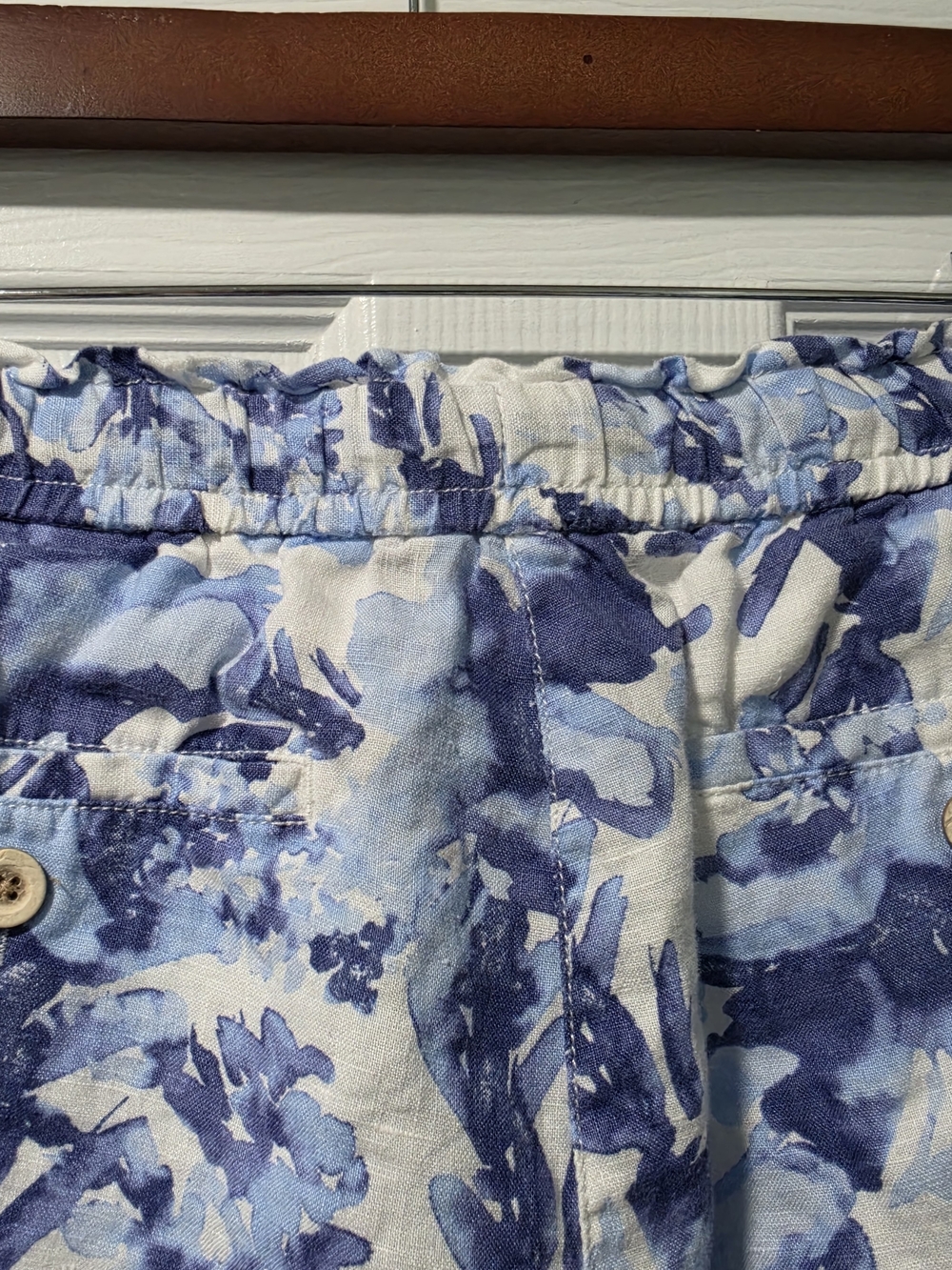 Women's Small Tommy Bahama Blue Floral Tie-Waist Linen Shorts - Picture 4 of 6